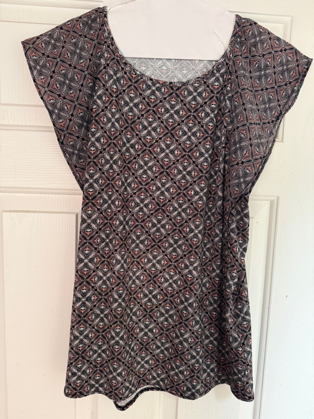 Roz & Ali Black and Pink Geometric Cap Sleeve Top